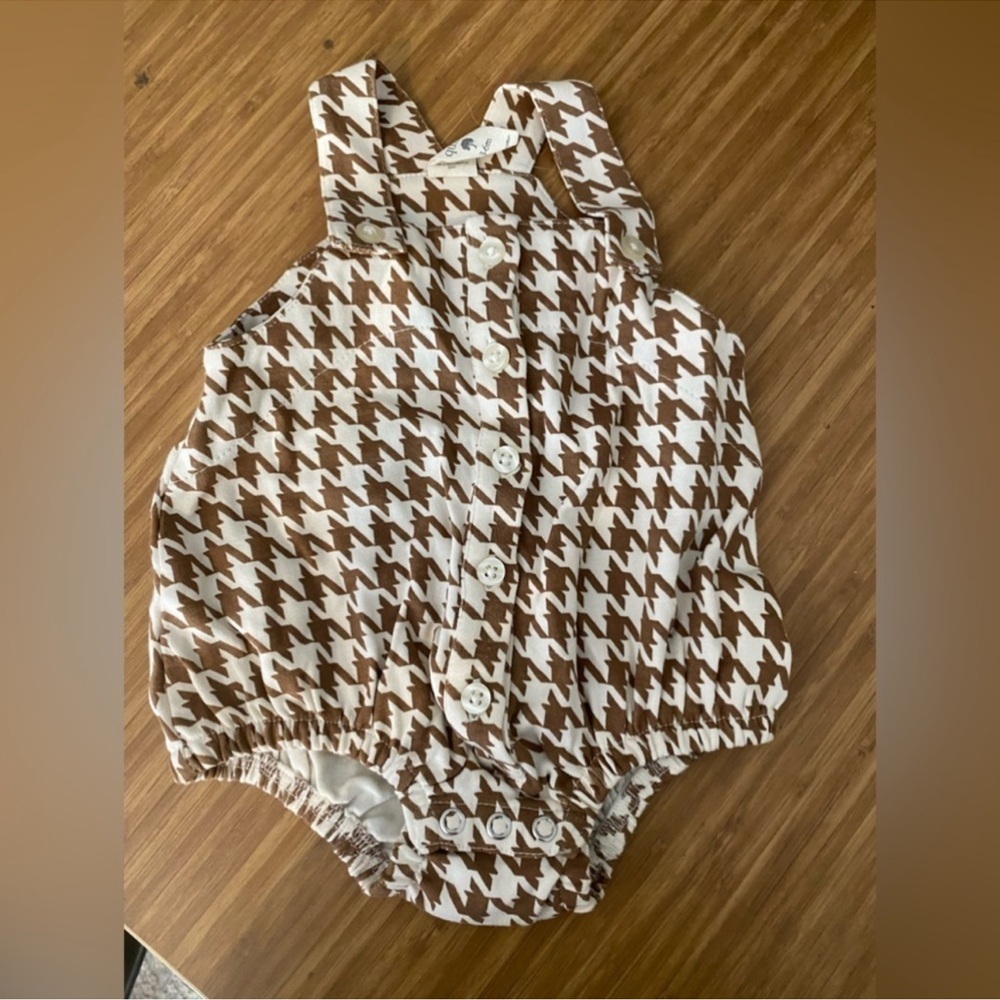 Kate Quinn Houndstooth Brown and Cream
Check Bubble Romper